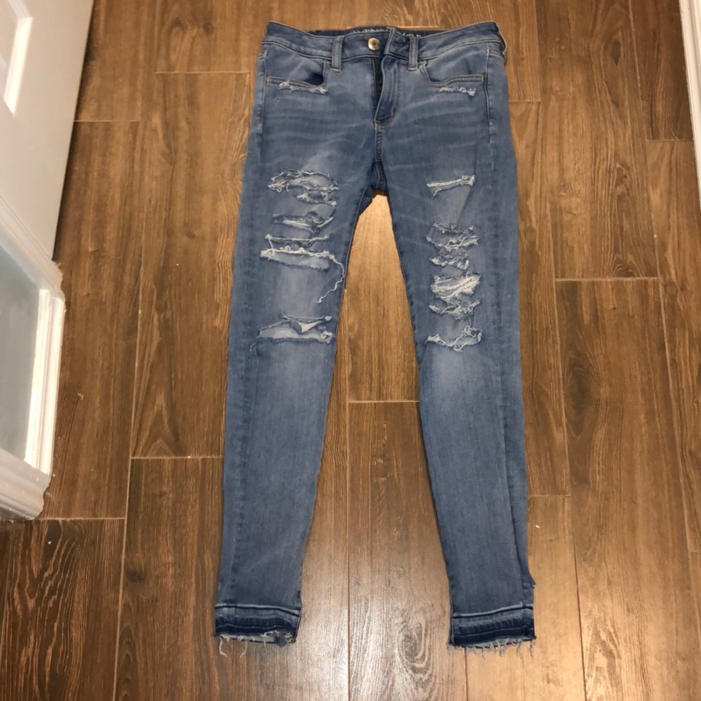 Size 6 American eagle women’s ripped blue jeans